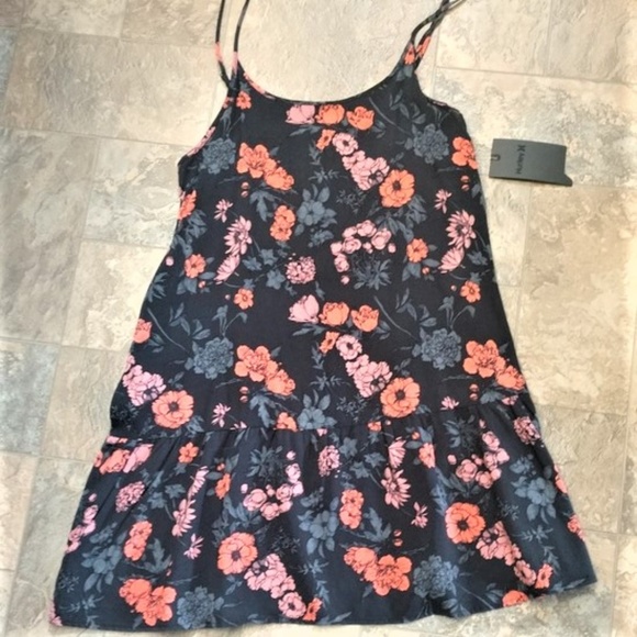 Hurley Dresses & Skirts - Hurley floral sundress 🌺🌼🌺